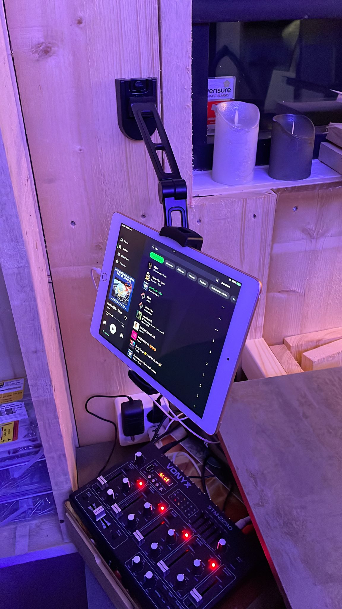 Wolff Mount TVB-92 tablet holder – installation example