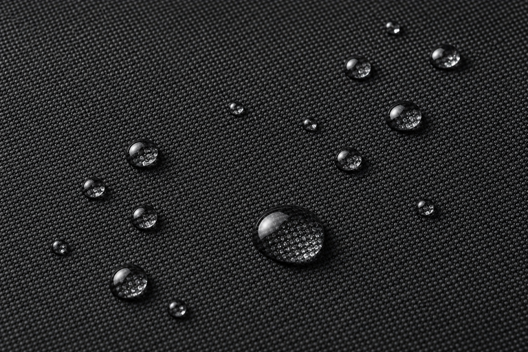 Wolff Mount TVB-74 outdoor TV cover – water droplets on the fabric